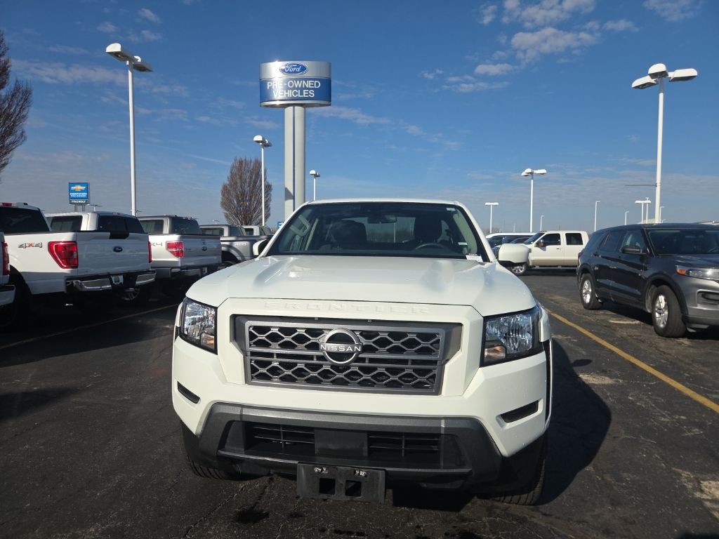 Nissan Frontier Vehicle Full-screen Gallery Image 8