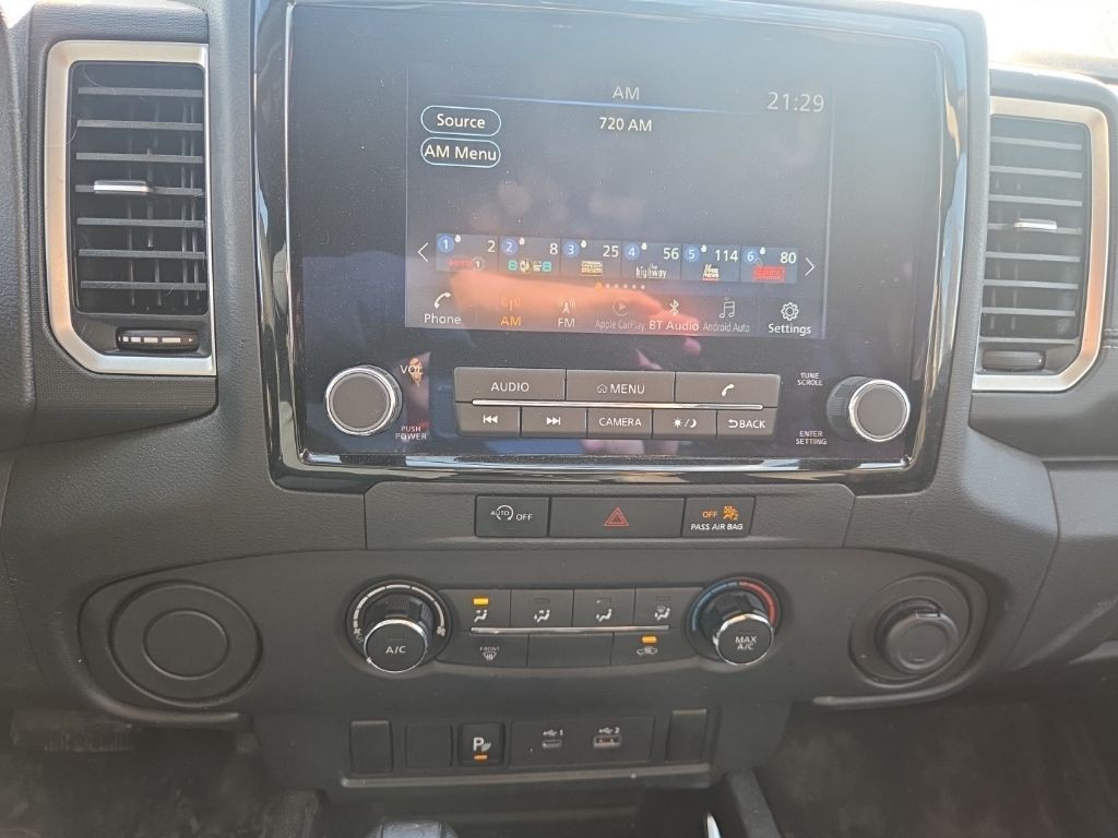 Nissan Frontier Vehicle Full-screen Gallery Image 12