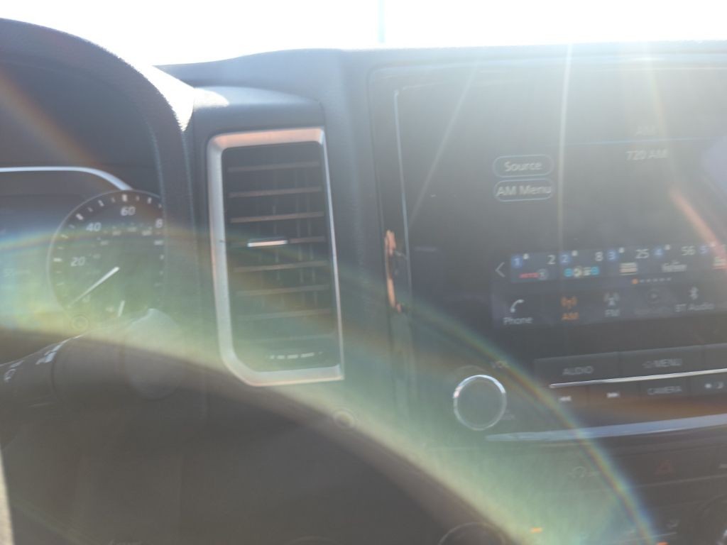 Nissan Frontier Vehicle Full-screen Gallery Image 13