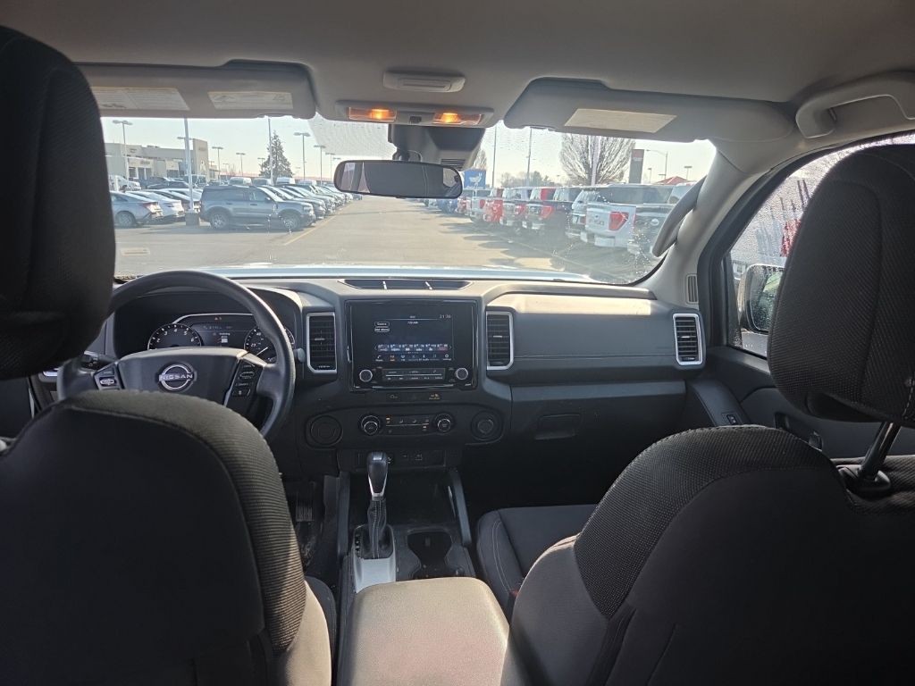 Nissan Frontier Vehicle Full-screen Gallery Image 16