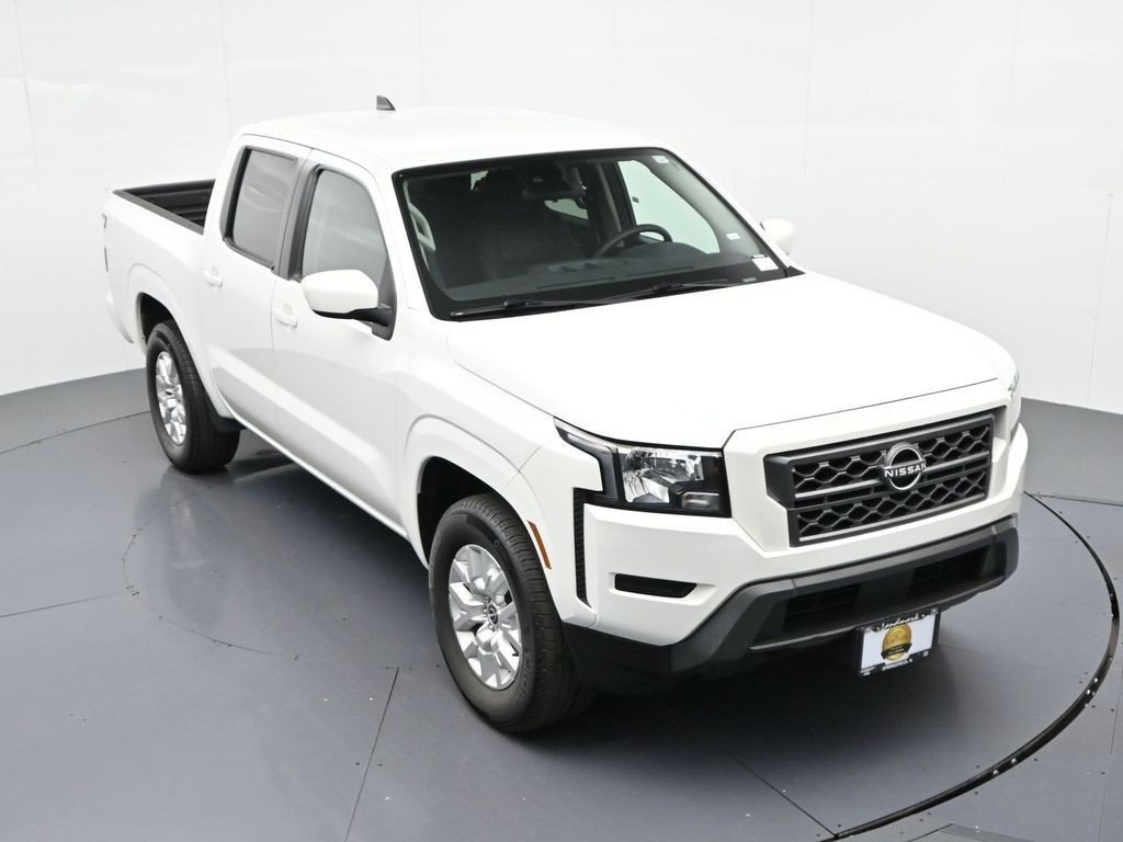 Nissan Frontier Vehicle Full-screen Gallery Image 19