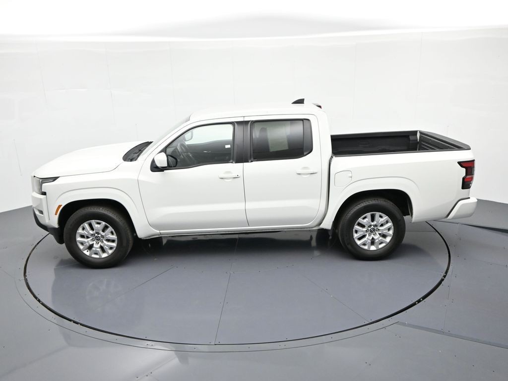 Nissan Frontier Vehicle Full-screen Gallery Image 22