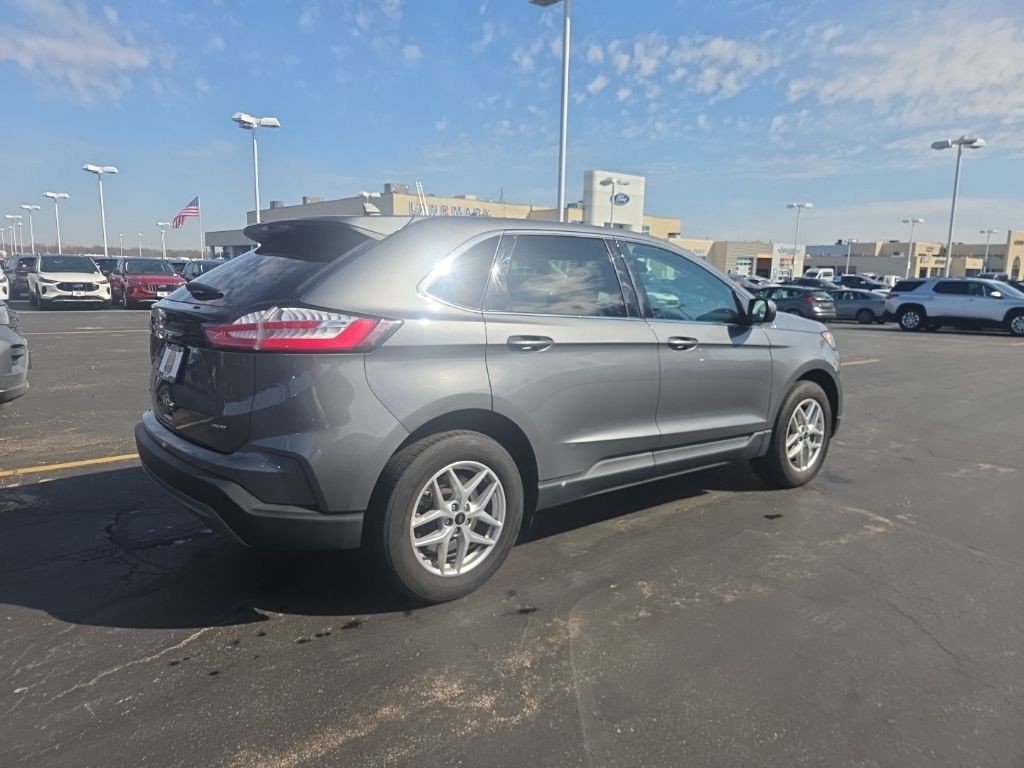 Ford Edge Vehicle Full-screen Gallery Image 7