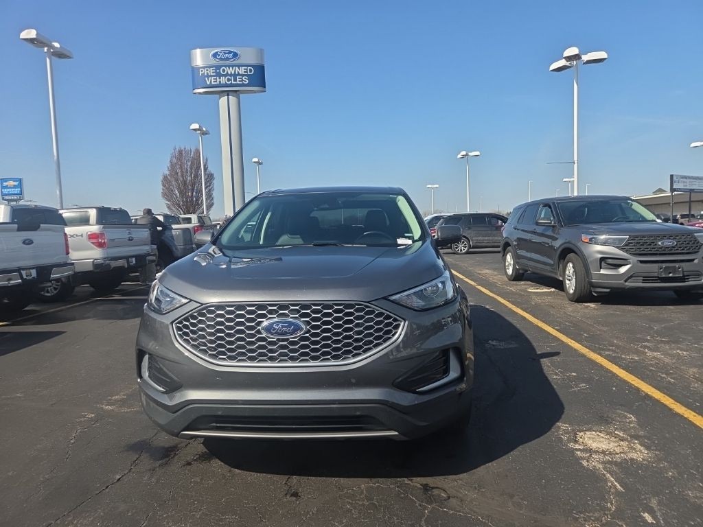 Ford Edge Vehicle Full-screen Gallery Image 9