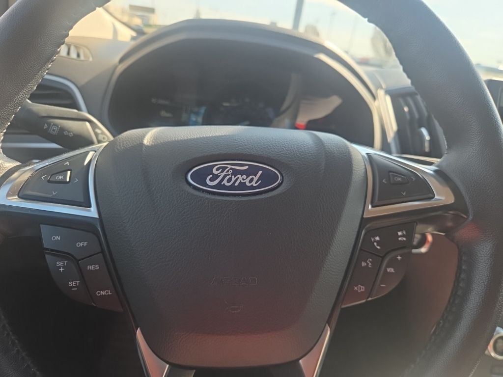 Ford Edge Vehicle Full-screen Gallery Image 13
