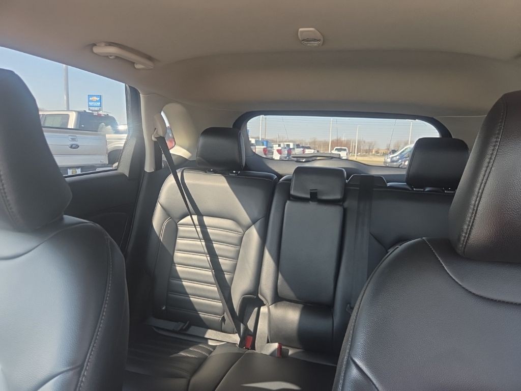 Ford Edge Vehicle Full-screen Gallery Image 16