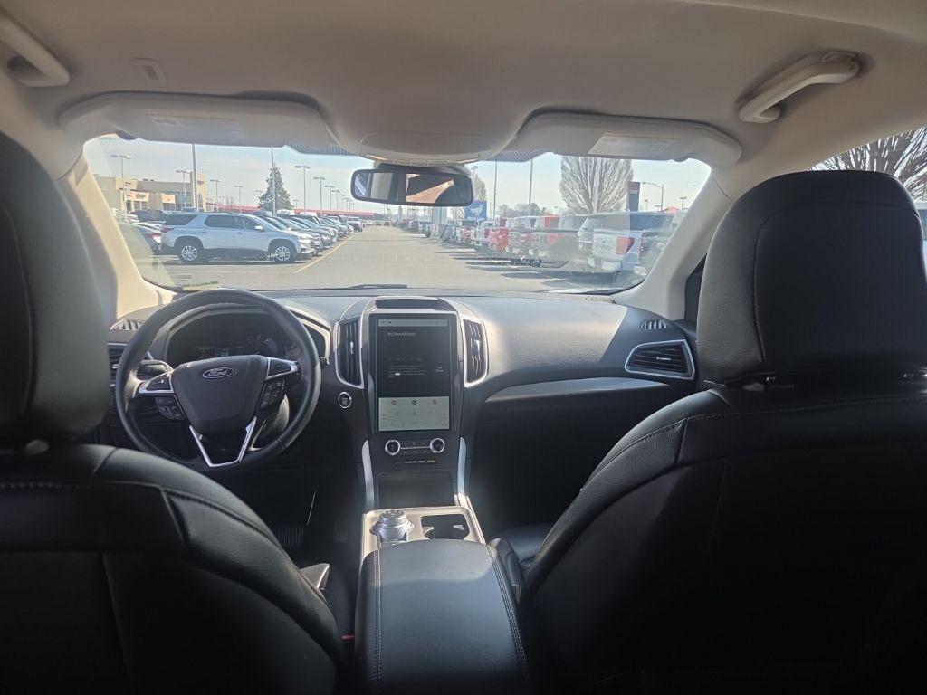 Ford Edge Vehicle Full-screen Gallery Image 17