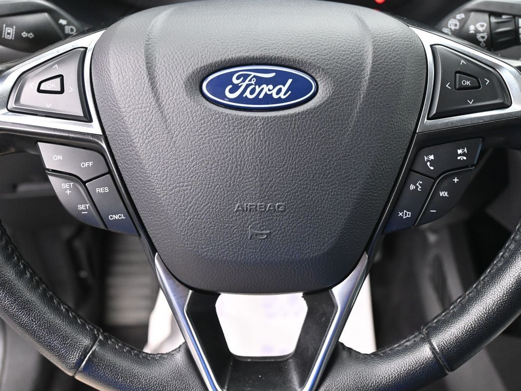 Ford Edge Vehicle Full-screen Gallery Image 18
