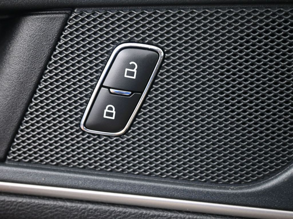 Ford Edge Vehicle Full-screen Gallery Image 22