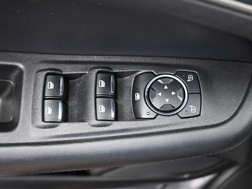 Ford Edge Vehicle Full-screen Gallery Image 23