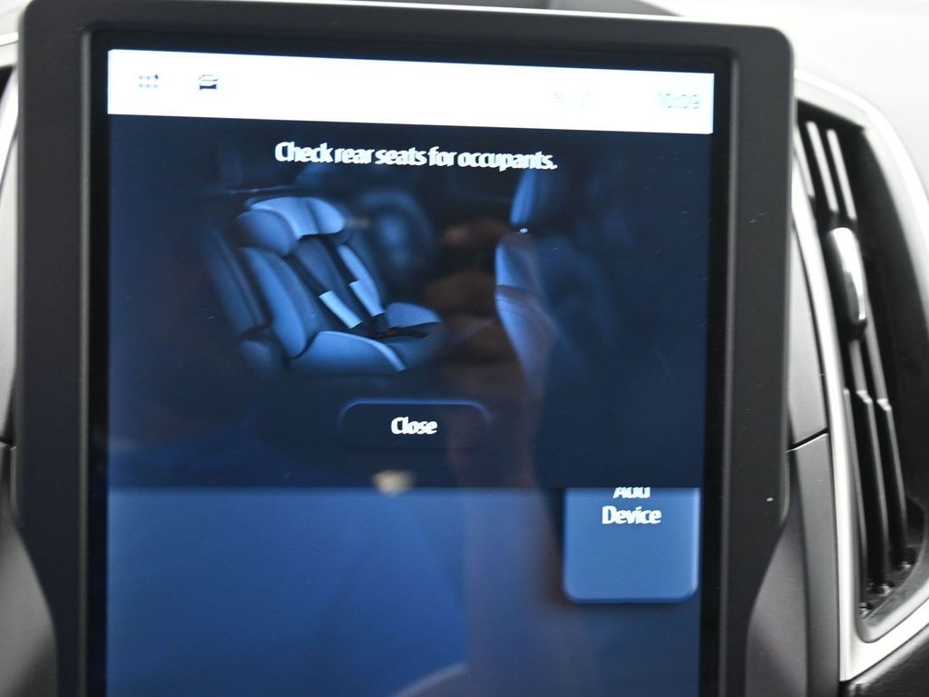 Ford Edge Vehicle Full-screen Gallery Image 25