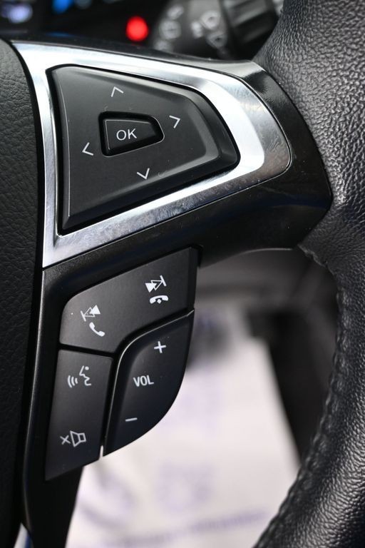 Ford Edge Vehicle Full-screen Gallery Image 19