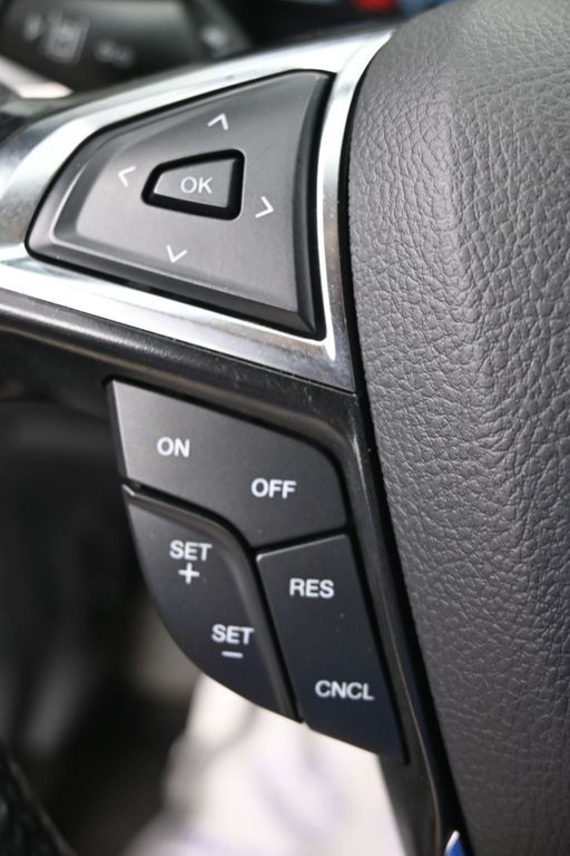 Ford Edge Vehicle Full-screen Gallery Image 20