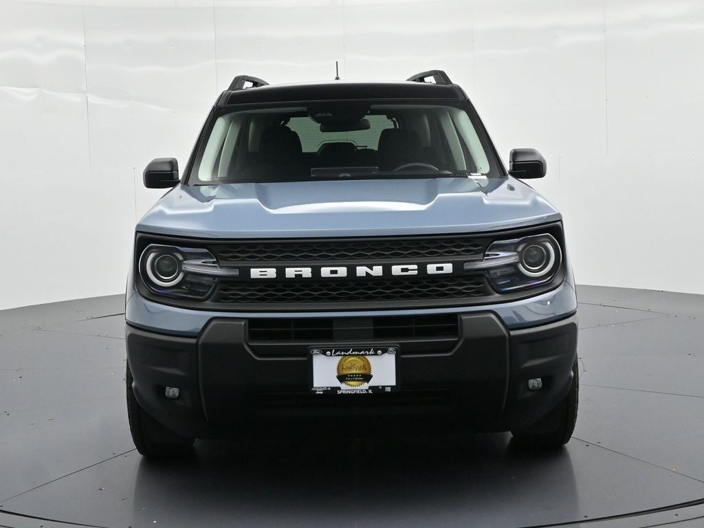 Ford Bronco Sport Vehicle Full-screen Gallery Image 3