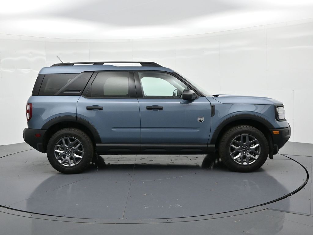 Ford Bronco Sport Vehicle Full-screen Gallery Image 5