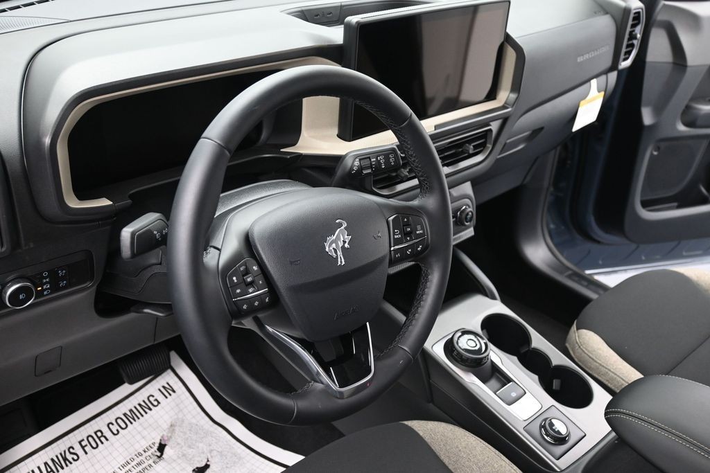 Ford Bronco Sport Vehicle Full-screen Gallery Image 15