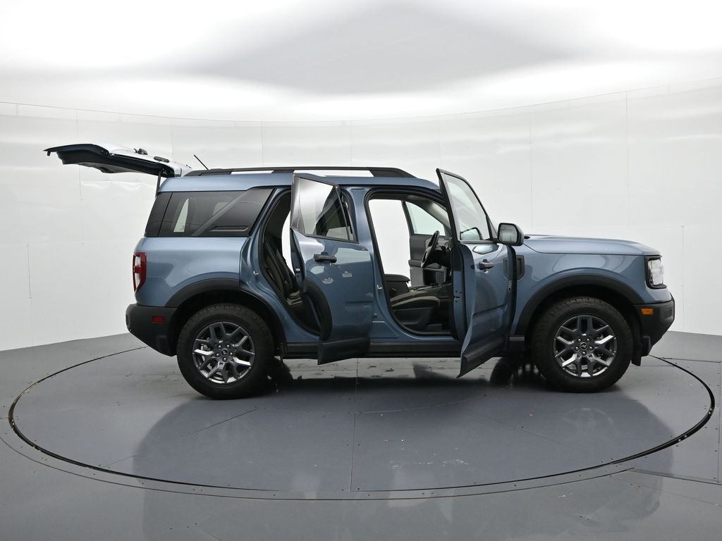 Ford Bronco Sport Vehicle Full-screen Gallery Image 24