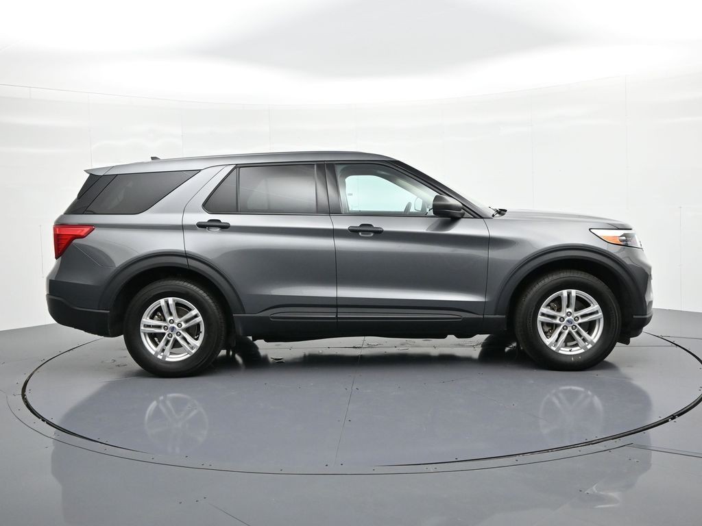 Ford Explorer Vehicle Full-screen Gallery Image 05