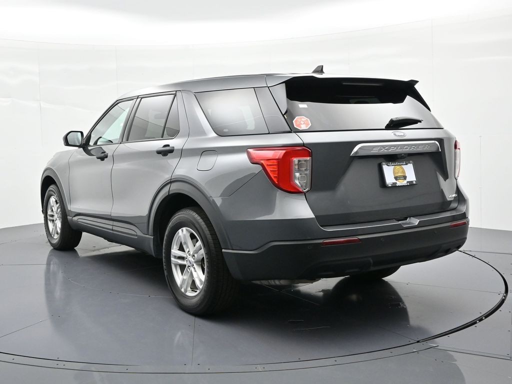 Ford Explorer Vehicle Full-screen Gallery Image 08