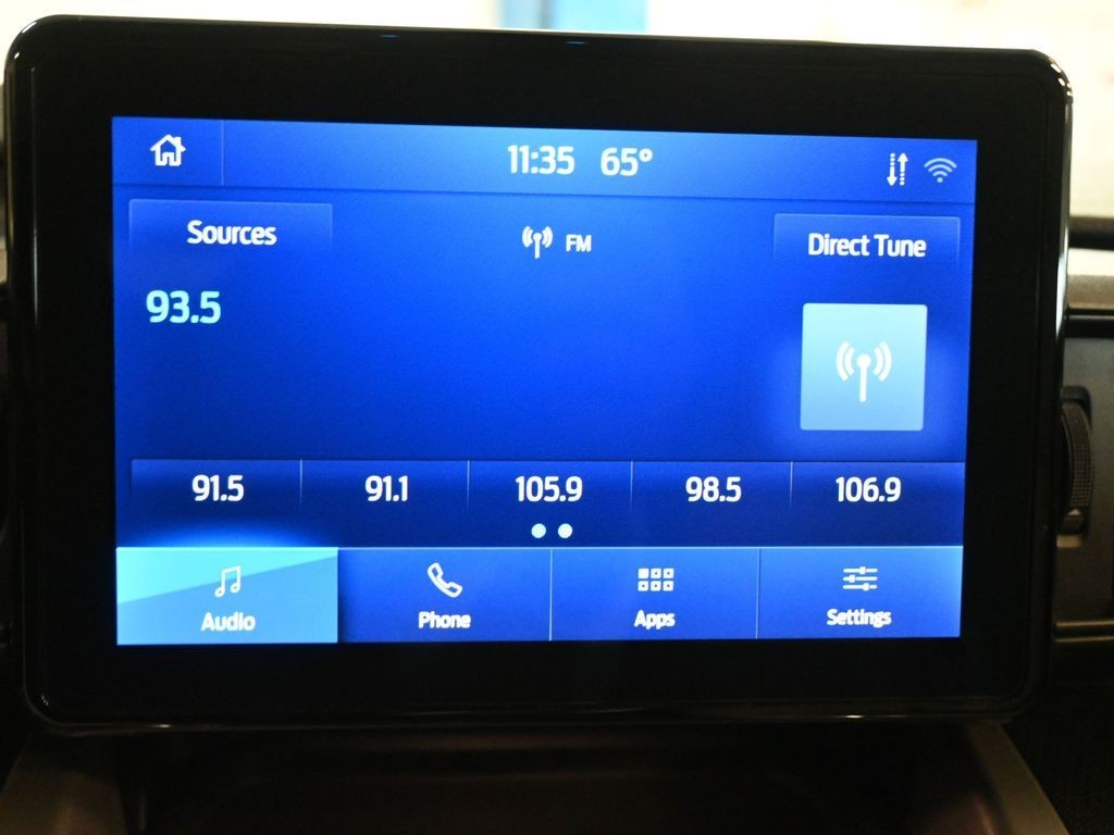 Ford Explorer Vehicle Full-screen Gallery Image 11