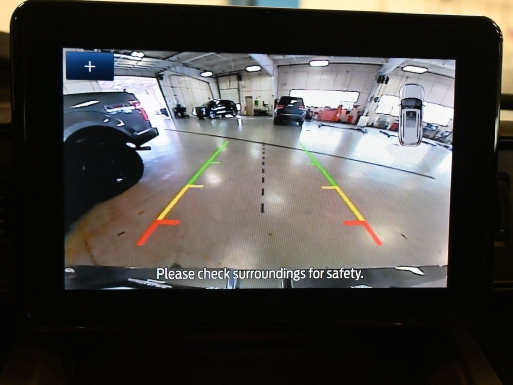 Ford Explorer Vehicle Full-screen Gallery Image 12