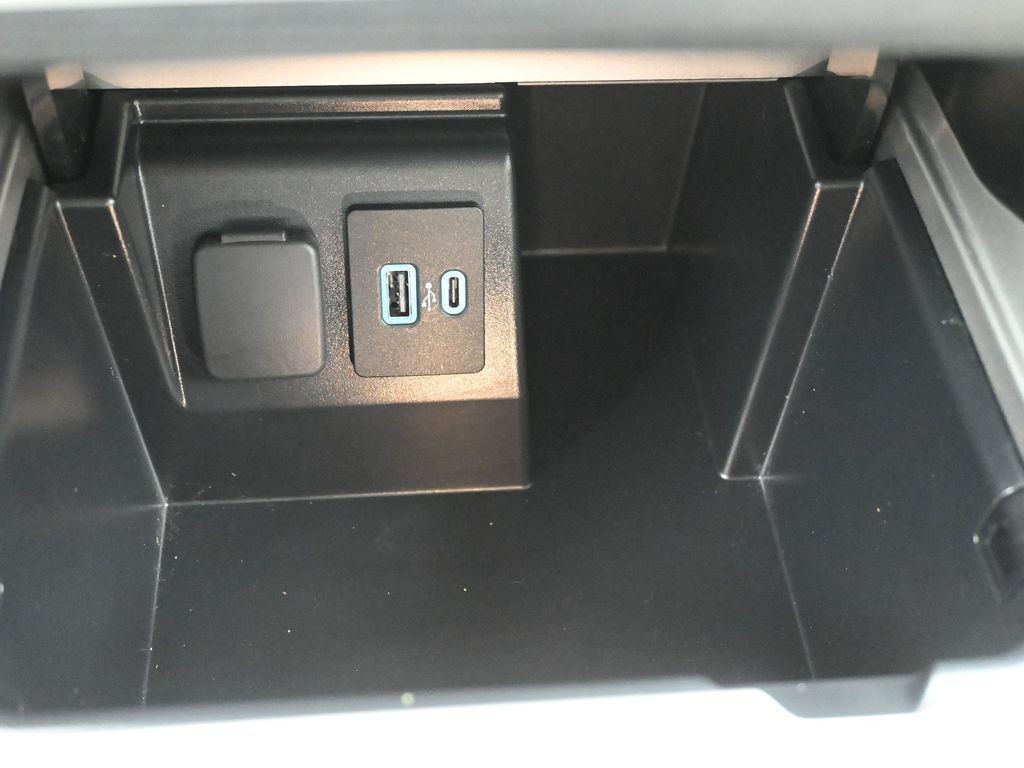 Ford Explorer Vehicle Full-screen Gallery Image 14