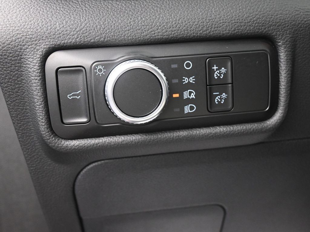 Ford Explorer Vehicle Full-screen Gallery Image 17