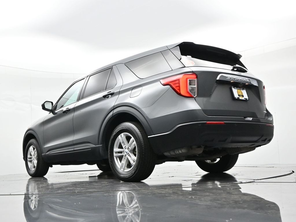 Ford Explorer Vehicle Full-screen Gallery Image 24