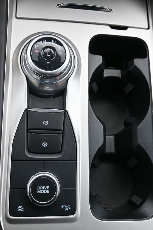 Ford Explorer Vehicle Full-screen Gallery Image 15