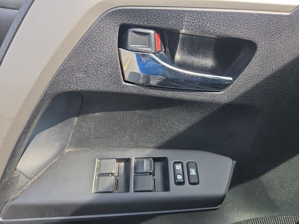 Toyota RAV4 Vehicle Full-screen Gallery Image 10