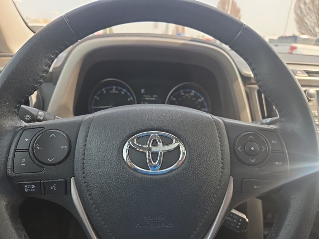Toyota RAV4 Vehicle Full-screen Gallery Image 13