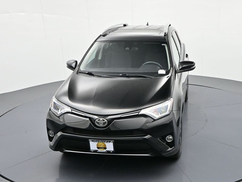 Toyota RAV4 Vehicle Full-screen Gallery Image 25