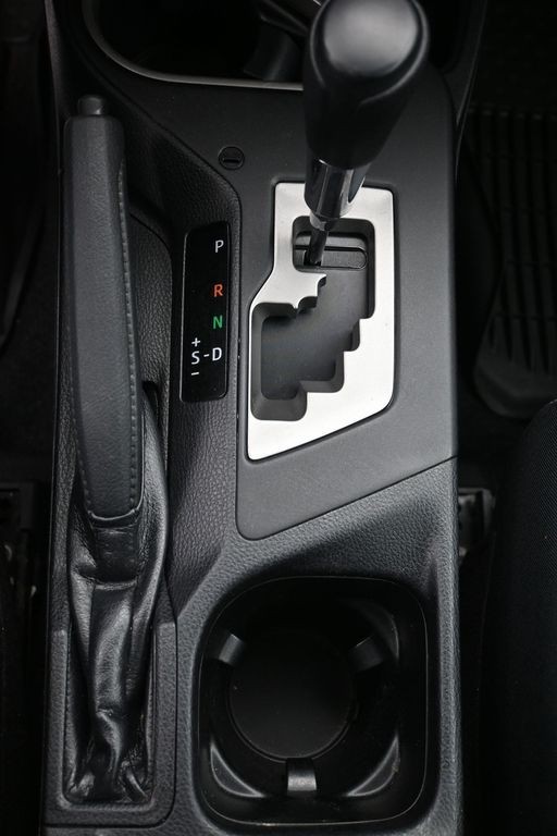 Toyota RAV4 Vehicle Full-screen Gallery Image 16