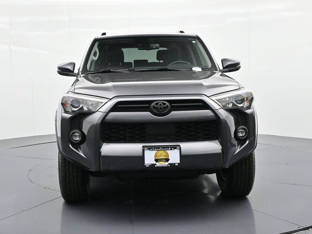 Toyota 4Runner Vehicle Full-screen Gallery Image 3