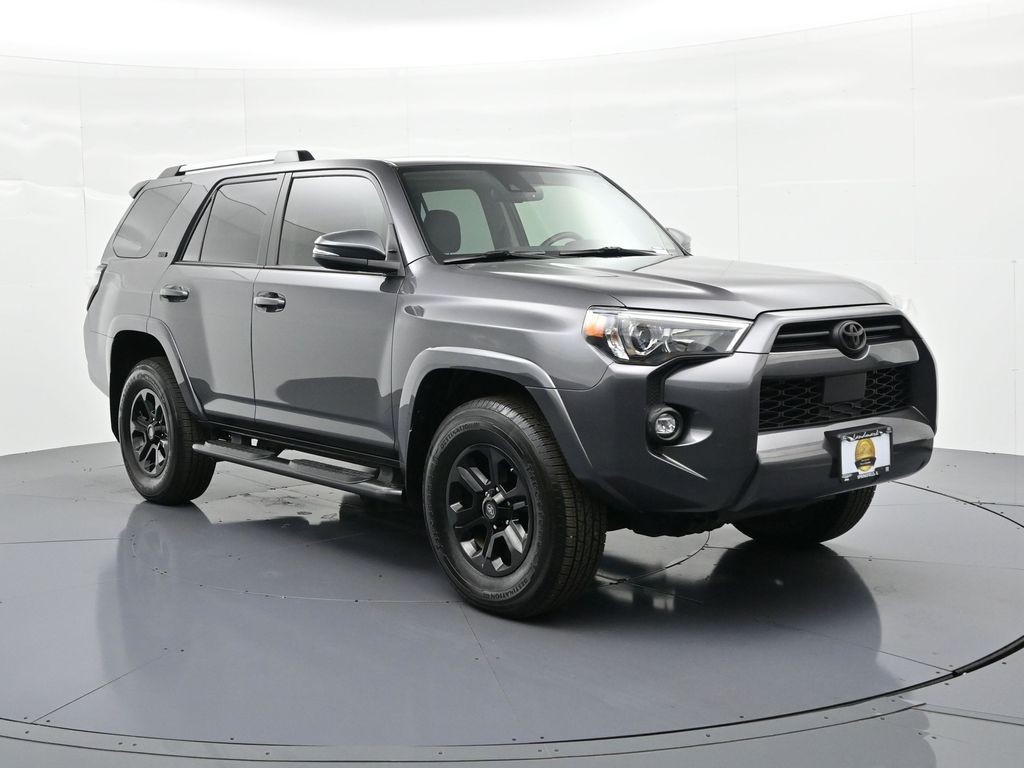 Toyota 4Runner Vehicle Full-screen Gallery Image 4