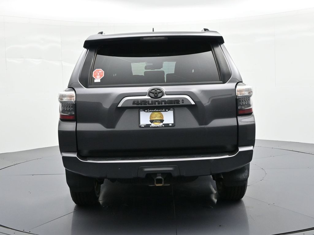 Toyota 4Runner Vehicle Full-screen Gallery Image 7