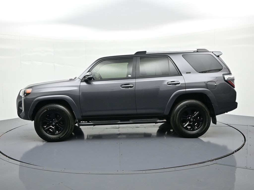 Toyota 4Runner Vehicle Full-screen Gallery Image 9