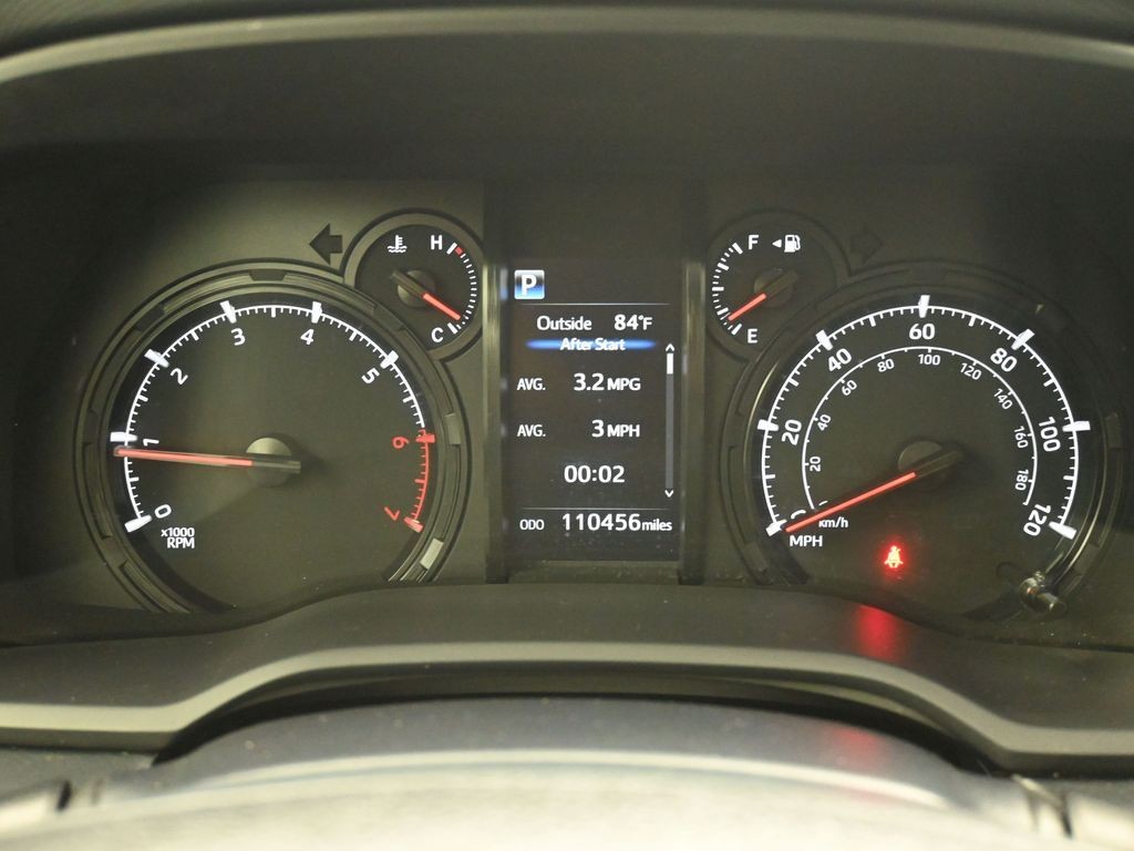 Toyota 4Runner Vehicle Full-screen Gallery Image 10