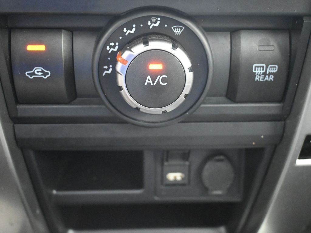 Toyota 4Runner Vehicle Full-screen Gallery Image 13