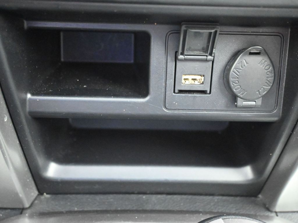 Toyota 4Runner Vehicle Full-screen Gallery Image 14