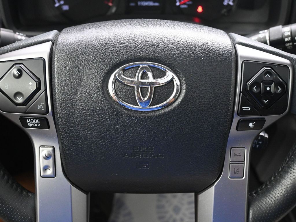 Toyota 4Runner Vehicle Full-screen Gallery Image 21