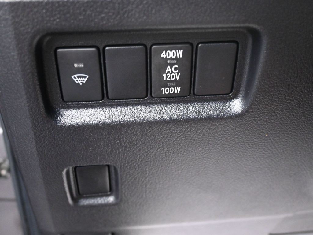 Toyota 4Runner Vehicle Full-screen Gallery Image 25