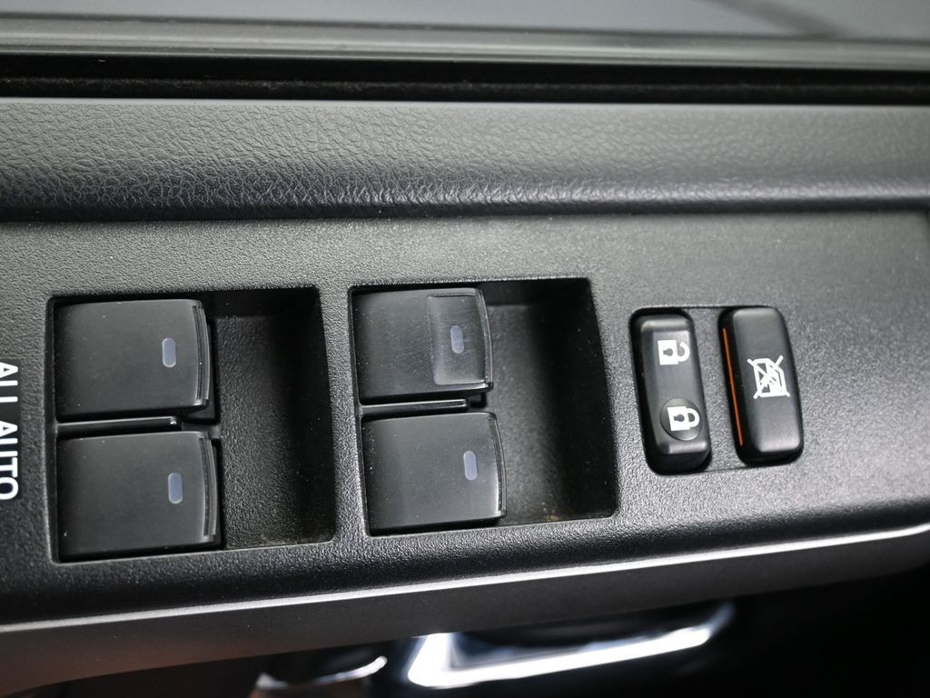 Toyota 4Runner Vehicle Full-screen Gallery Image 26