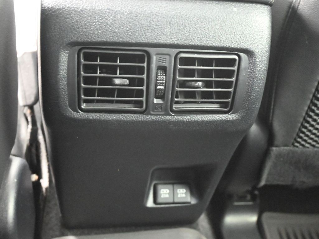 Toyota 4Runner Vehicle Full-screen Gallery Image 28