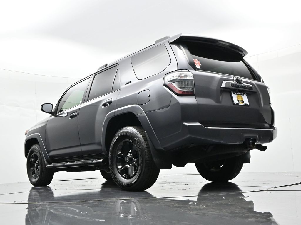 Toyota 4Runner Vehicle Full-screen Gallery Image 33