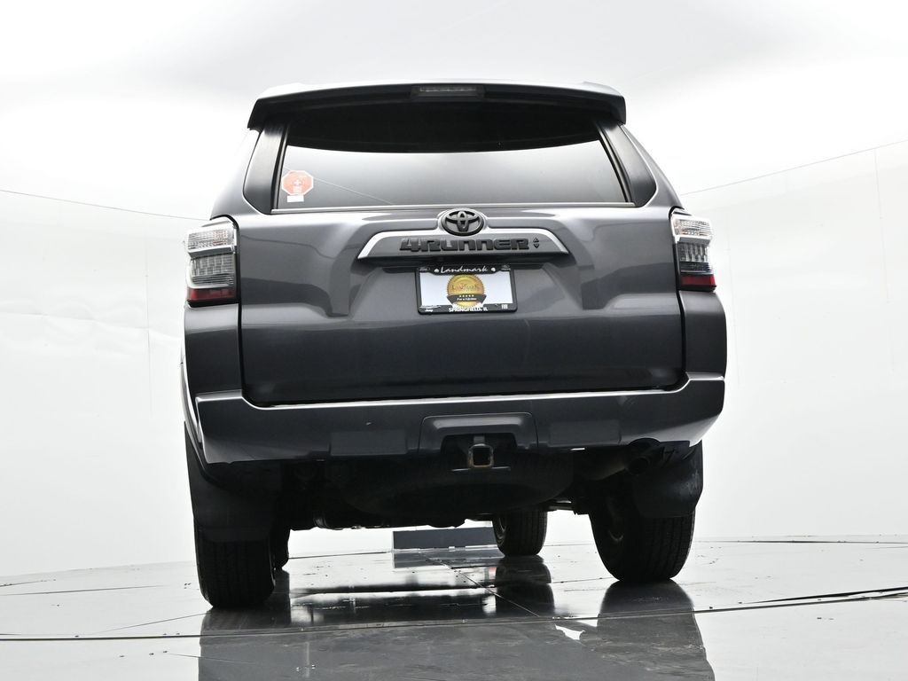 Toyota 4Runner Vehicle Full-screen Gallery Image 34