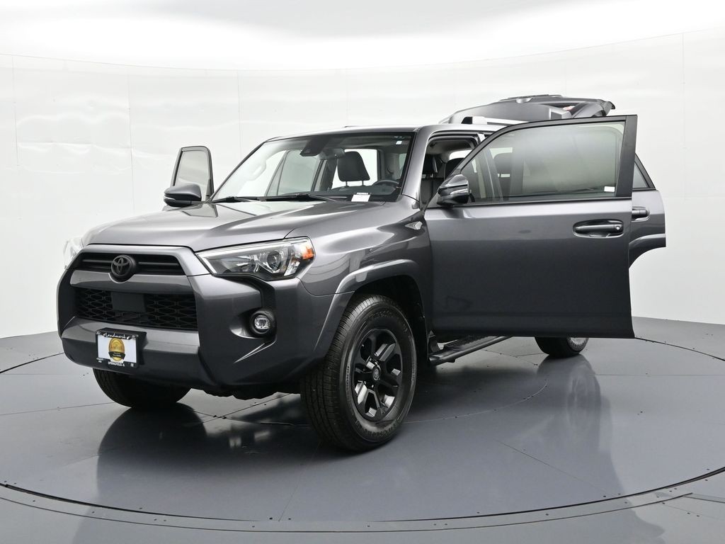 Toyota 4Runner Vehicle Full-screen Gallery Image 39