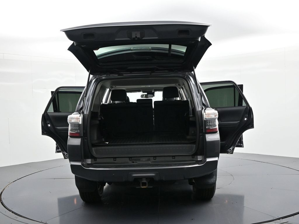 Toyota 4Runner Vehicle Full-screen Gallery Image 40