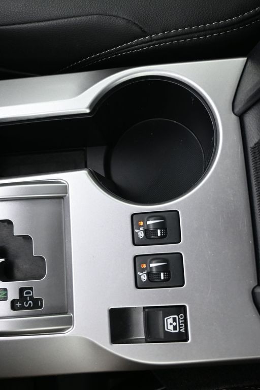 Toyota 4Runner Vehicle Full-screen Gallery Image 19