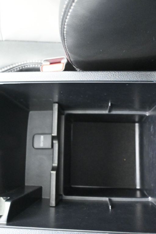 Toyota 4Runner Vehicle Full-screen Gallery Image 20